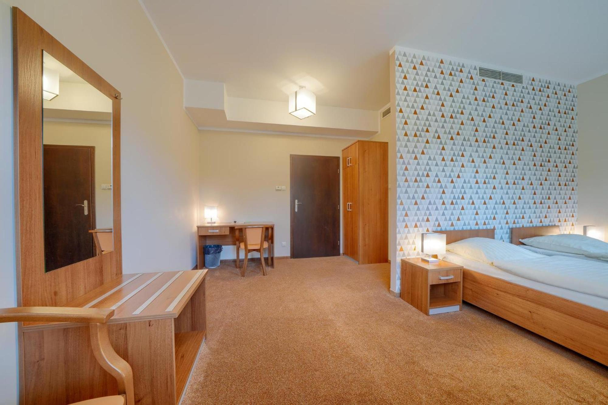 Hotel Aviator Kamien Slaski Buitenkant foto